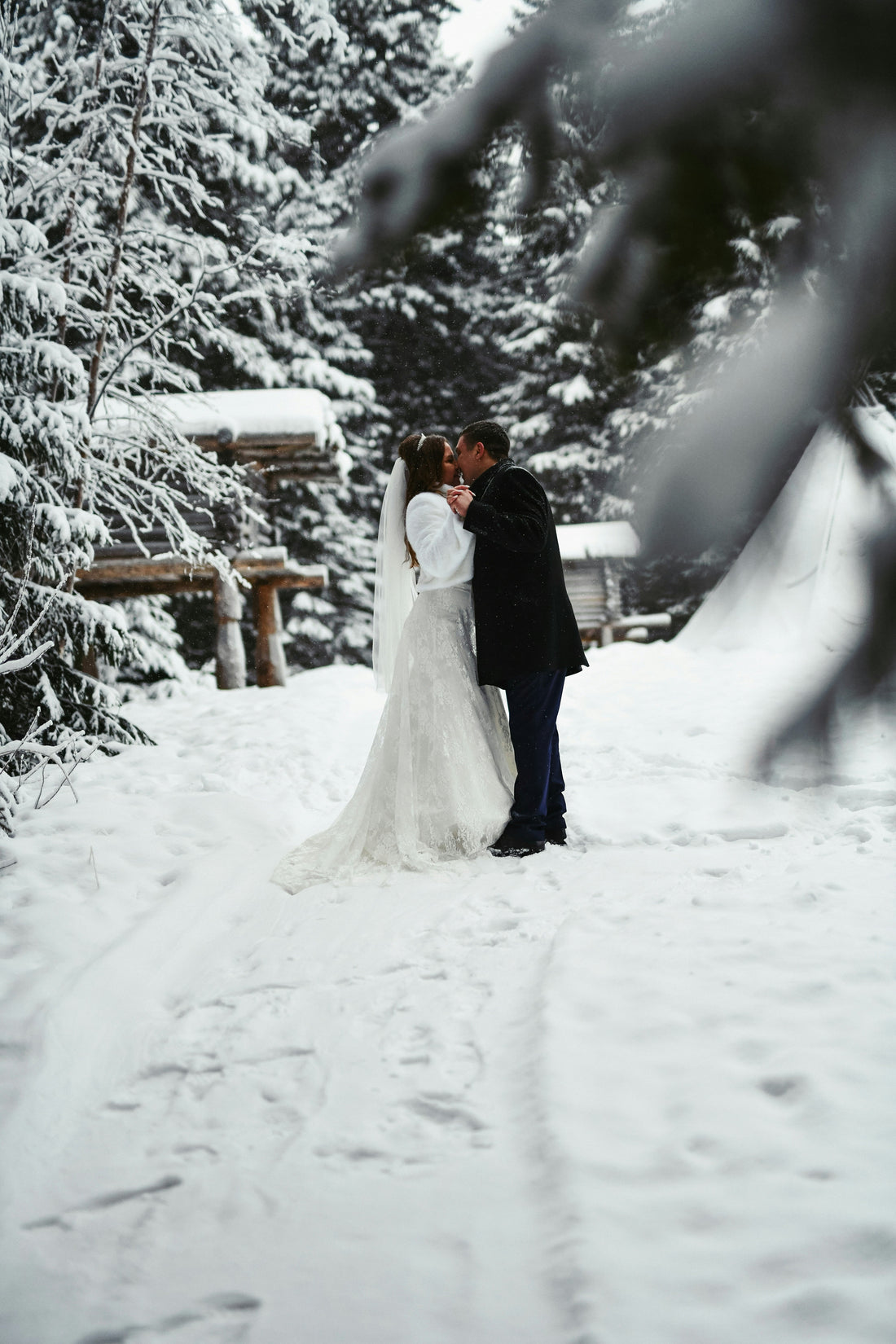 Finding the Perfect Stationery for a Winter Wedding
